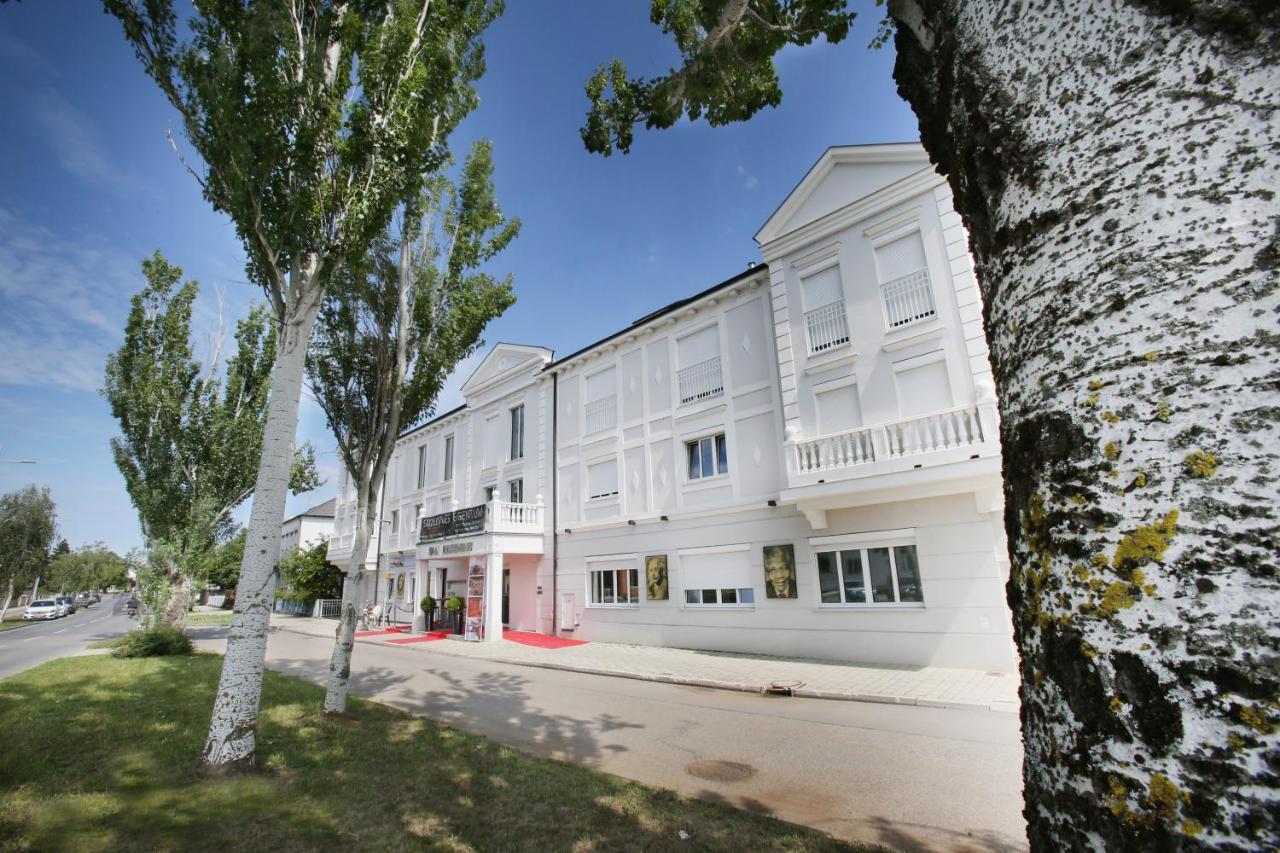 25H Spa-Residenz Best Sleep Privat Garden & Pools Нойзидль-ам-Зе Экстерьер фото