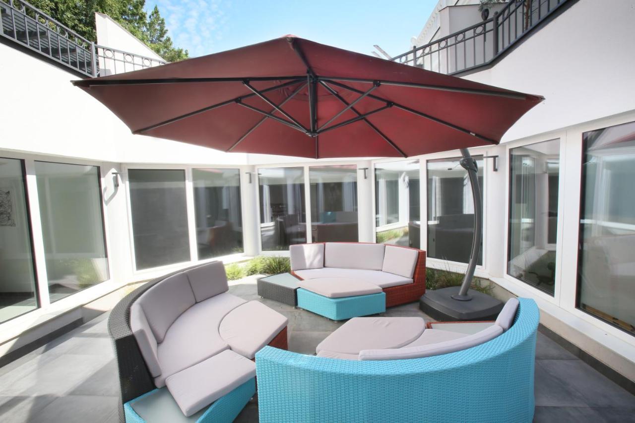 25H Spa-Residenz Best Sleep Privat Garden & Pools Нойзидль-ам-Зе Экстерьер фото