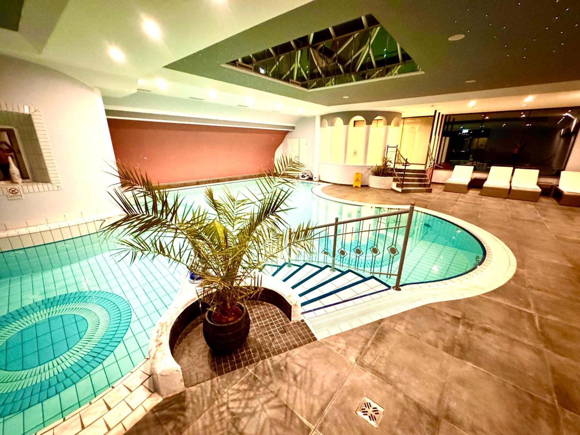 25H Spa-Residenz Best Sleep Privat Garden & Pools Нойзидль-ам-Зе Экстерьер фото